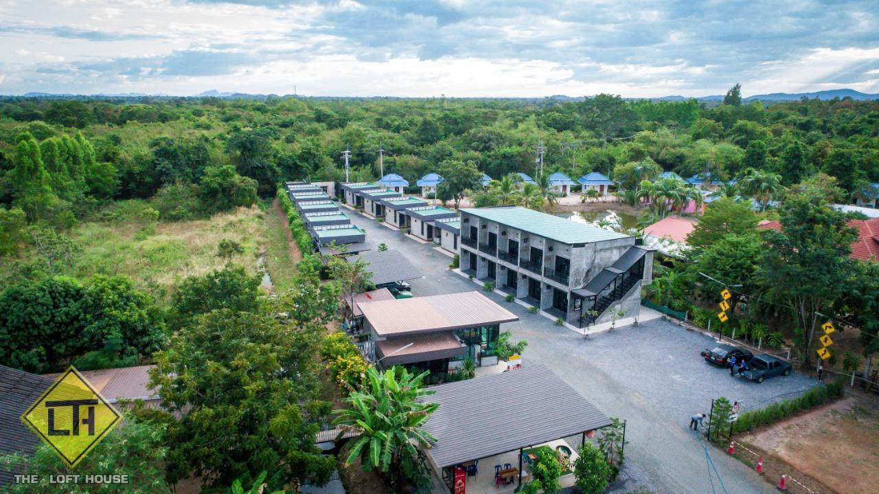 The Loft House Sakaeo Hotell Watthana Nakhon Exteriör bild