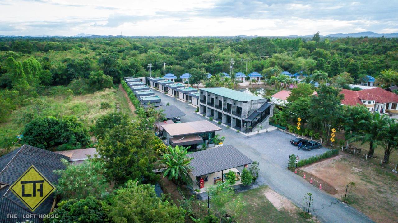 The Loft House Sakaeo Hotell Watthana Nakhon Exteriör bild